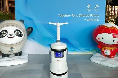 小洒消毒机器人亮相东台首届网界河创新大赛