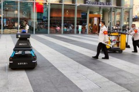 最新一代安防机器人正式投入使用，助力社区安全保卫