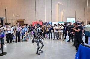 智能时代的先锋：机器人定制服务助力各行业转型升级