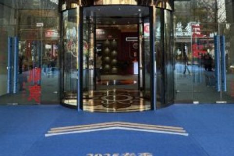 机器人“迎宾”、直播助力！今年成都糖酒会有啥新玩法？记者实探