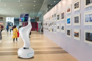 2025迎宾机器人应用全面升级，智慧服务引领商用场景新潮流