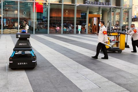 安防机器人在生活与商业中的应用解析及发展趋势